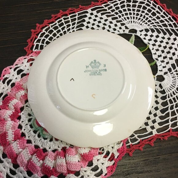 Two Vintage Johnson Bros English Roses Dessert Plates - Picture 3 of 10